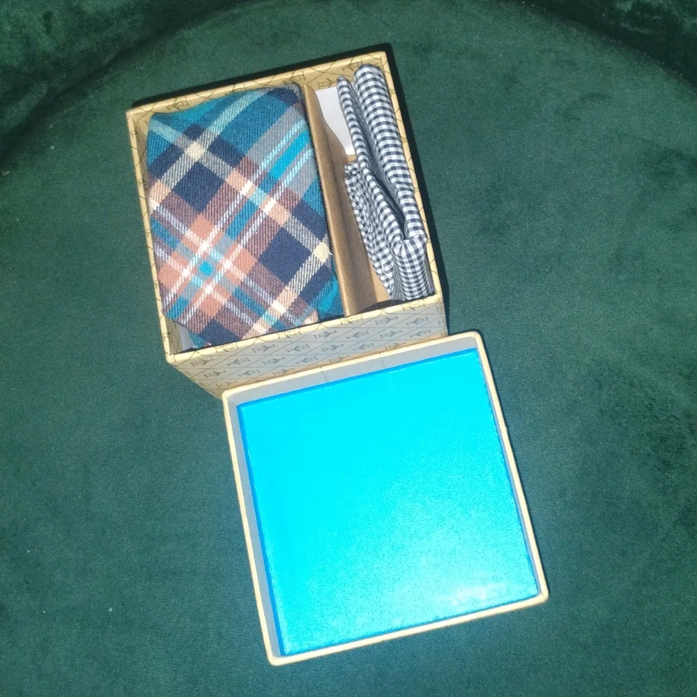 Original Penguin Plaid Tie & Pocket Square on Blue New in Box